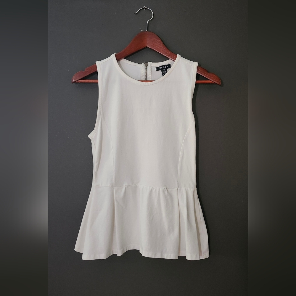 UK2LA White Sleeveless Peplum Top